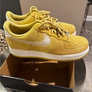 Nike Air Force 1 Men’s Sneakers – Size 9 – Buff Gold/Sail – New
